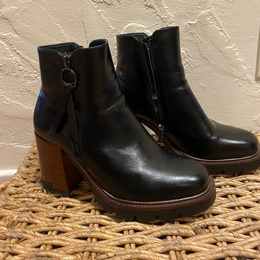 ITALIAN LEATHER BOOTS Patrizia -  Black Leather Block Boots Booties